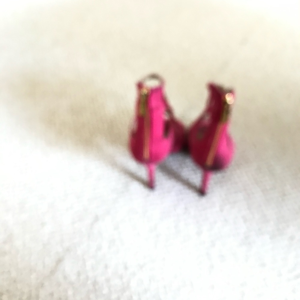 Shoes - Picture 3 of 4